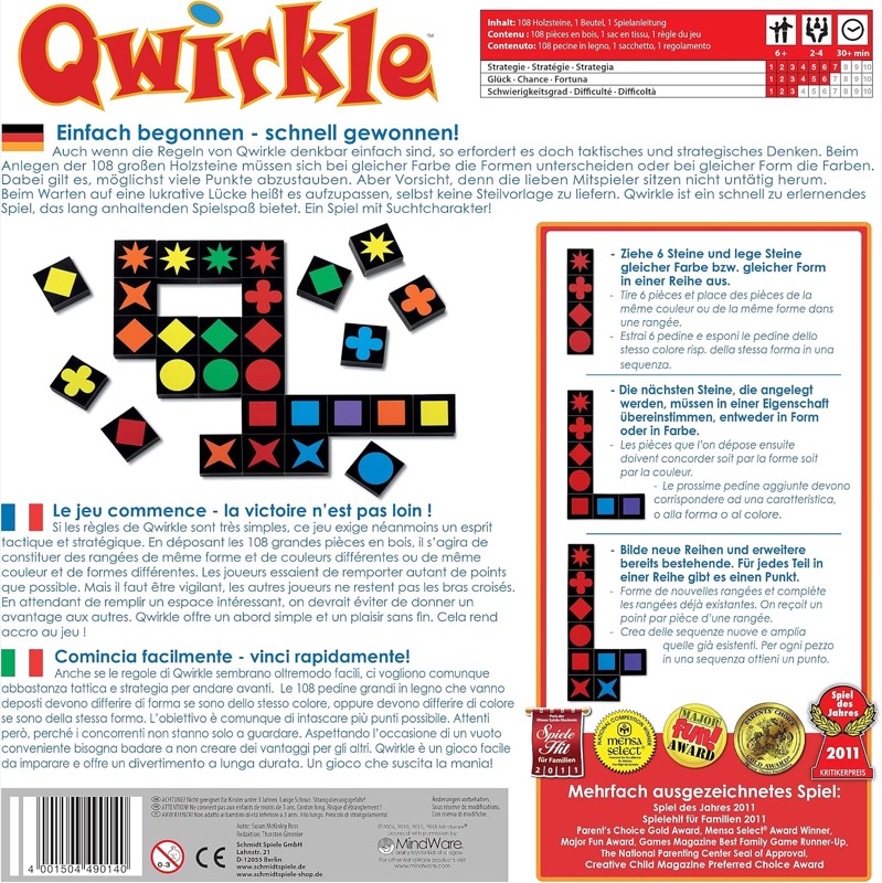 Qwirkle Steine in Reihen auf dem Tisch während einer Partie