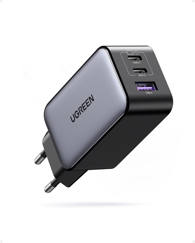 Kompaktes UGREEN 65W Ladegerät mit drei Ports